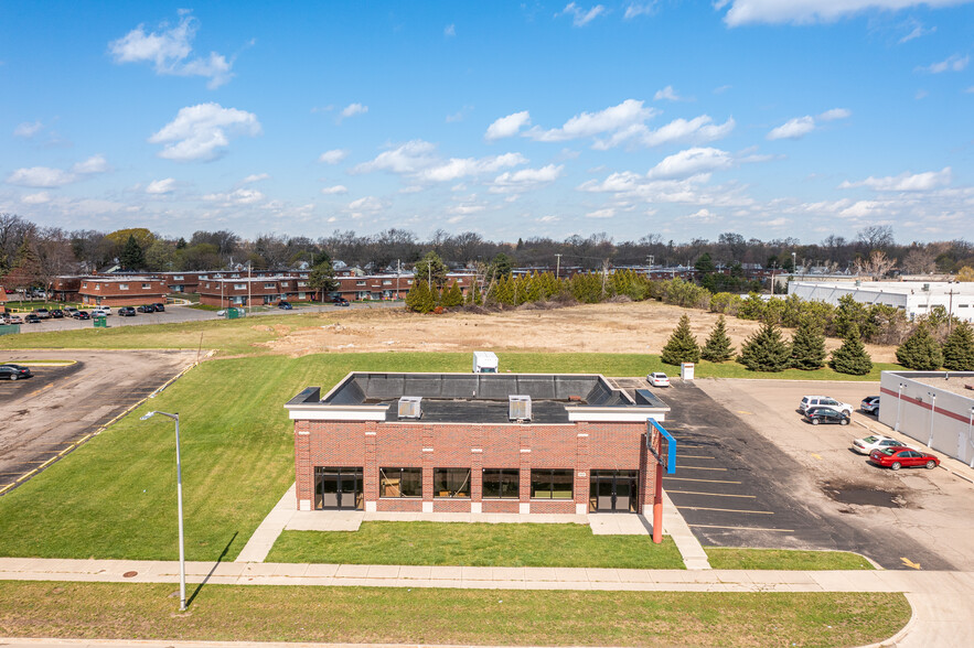 1065 N Perry St, Pontiac, MI for sale - Building Photo - Image 1 of 10