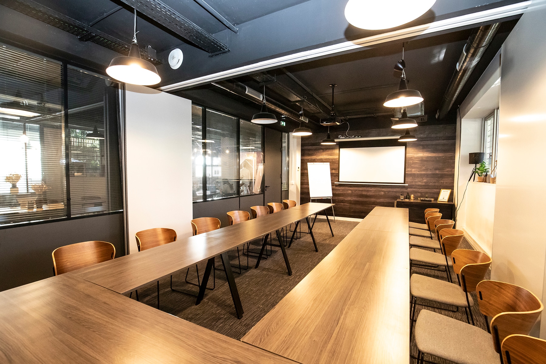 6 Rue Des Bateliers, Clichy to rent Interior Photo- Image 1 of 4