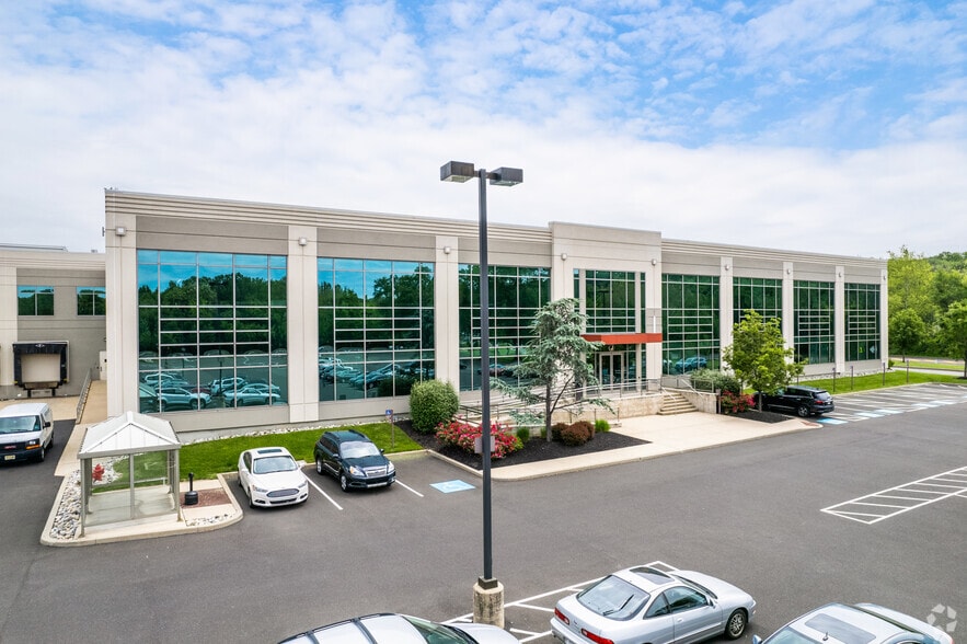 1100-1140 Virginia Dr, Fort Washington, PA to rent - Building Photo - Image 2 of 10