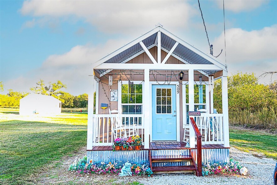 509 Ussery St, Bowie, TX for sale - Primary Photo - Image 3 of 36