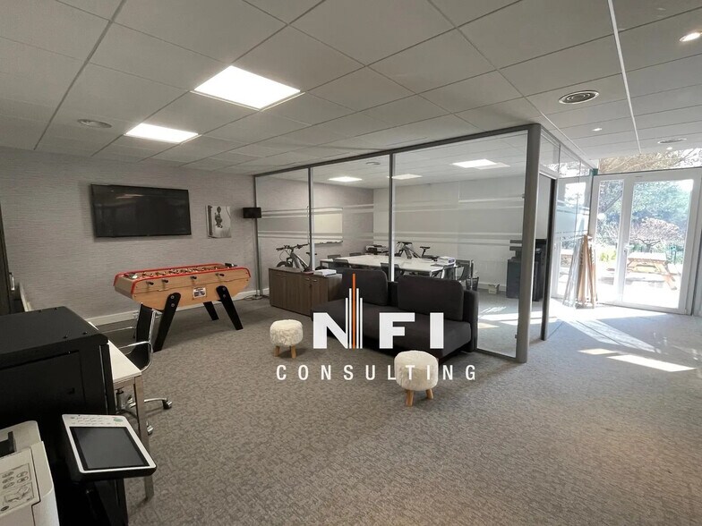 Office in Valbonne to rent - Building Photo - Image 2 of 10