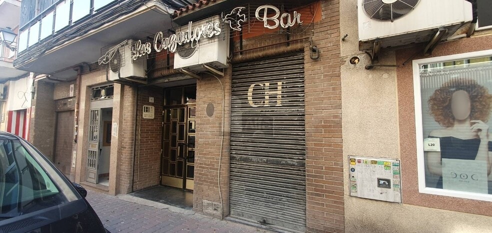 Retail in Madrid, Madrid to rent - Building Photo - Image 2 of 3