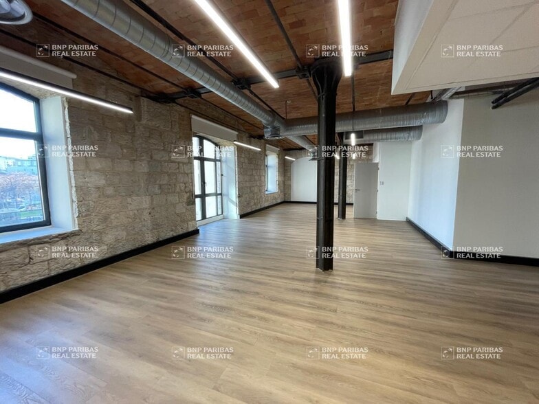 Office in Marseille to rent - Building Photo - Image 3 of 38