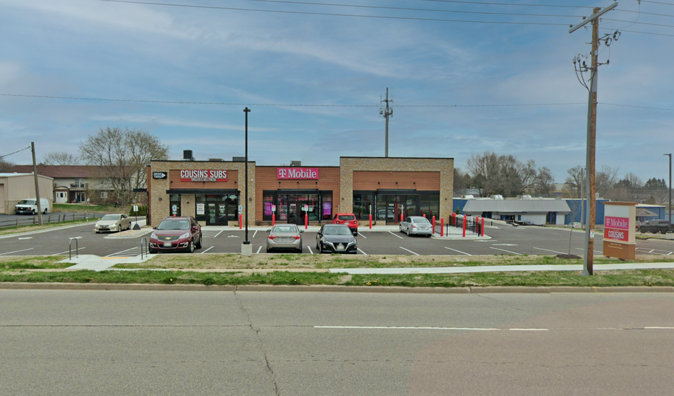 1424-1432 US Highway 51, Stoughton, WI for rent - Building Photo - Image 1 of 8