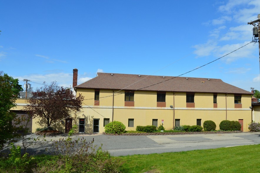 83 Main St, Netcong 07857