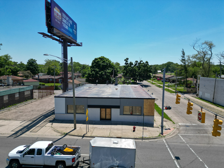 18685 W 8 Mile Rd, Detroit, MI for rent - Building Photo - Image 1 of 7