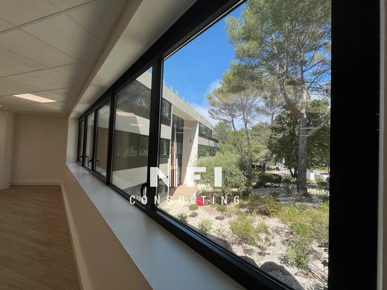 Office in Valbonne to rent - Interior Photo - Image 1 of 5