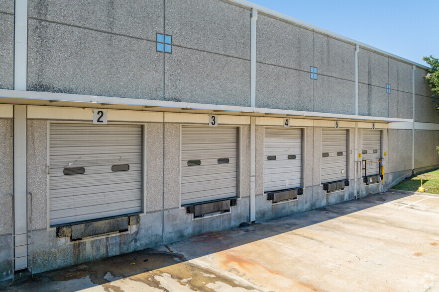 10600 Corporate Dr, Stafford, TX for rent - Building Photo - Image 3 of 14