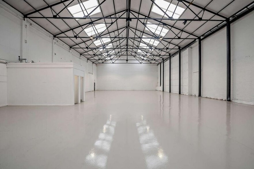 Longbridge Hayes Rd, Stoke On Trent to rent - Building Photo - Image 3 of 35