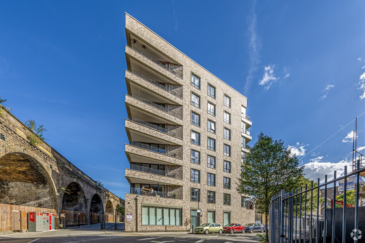 86-88 Valentia Pl, London to rent Building Photo- Image 1 of 4