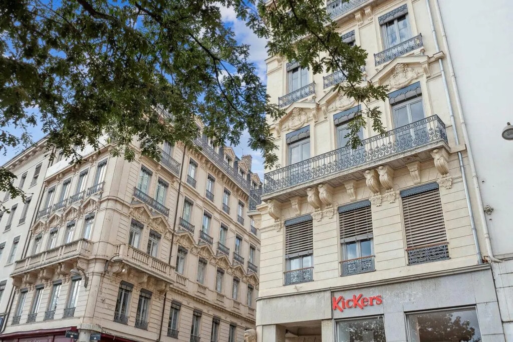 Location Bureaux 173 m² - Photo 1