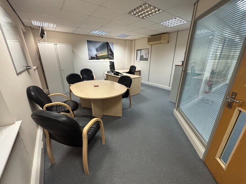 Green Fold Way, Leigh to rent - Interior Photo - Image 3 of 4