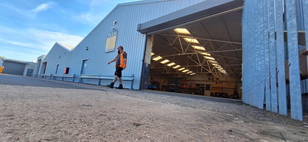 High St, Birmingham to rent - Building Photo - Image 2 of 19