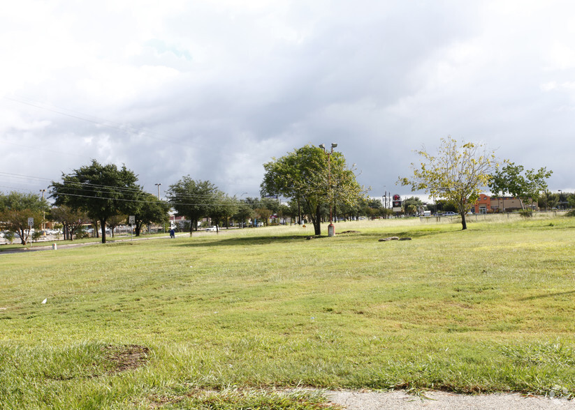 11002 Fuqua St, Houston, TX for rent - Building Photo - Image 3 of 10