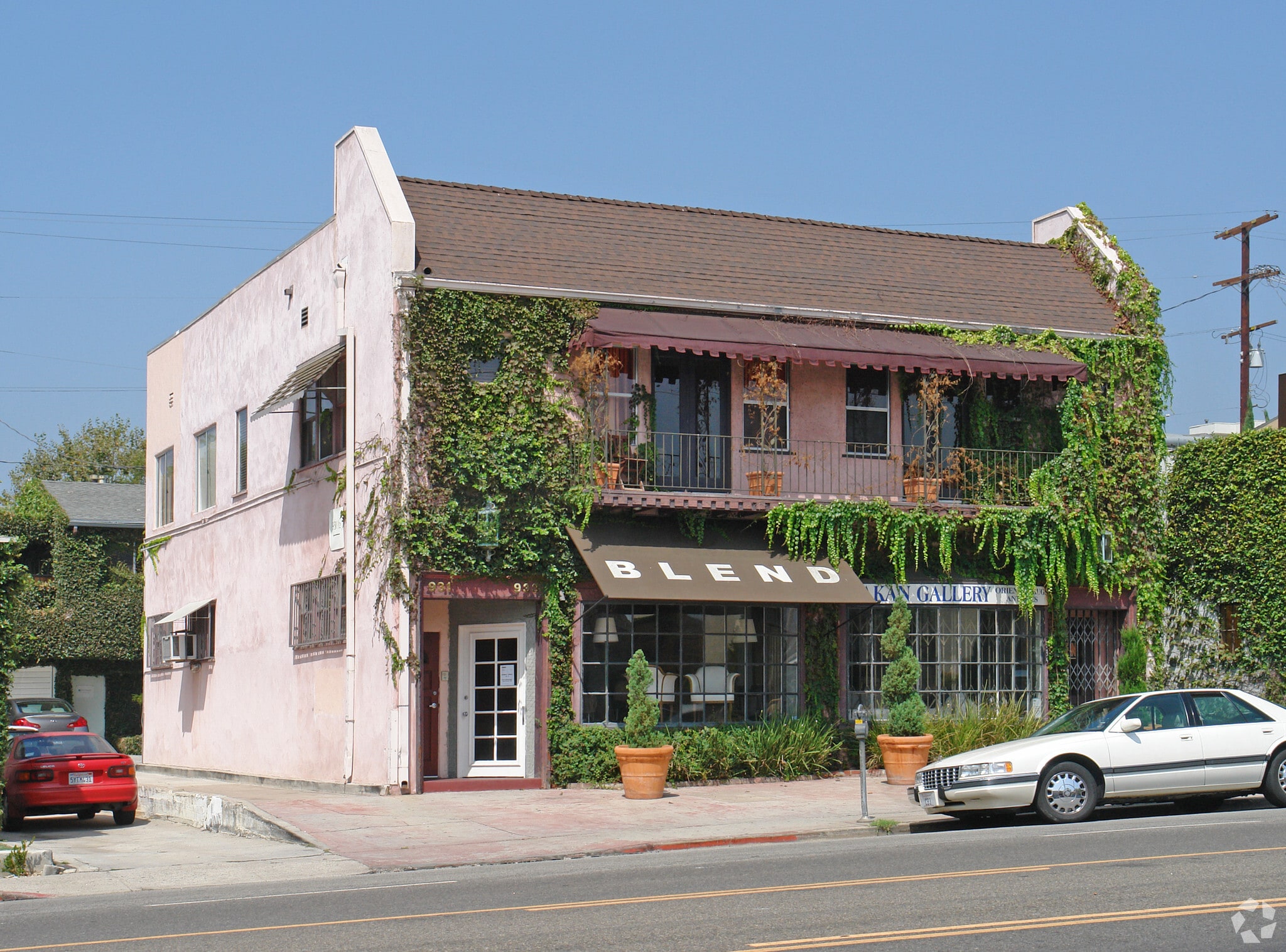 931 N La Cienega Blvd, Los Angeles, CA to rent Primary Photo- Image 1 of 29