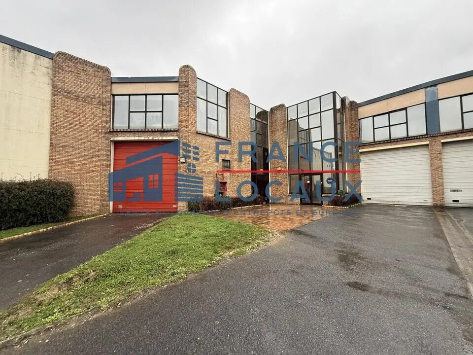 Light Industrial in Le Thillay to rent Building Photo- Image 1 of 10