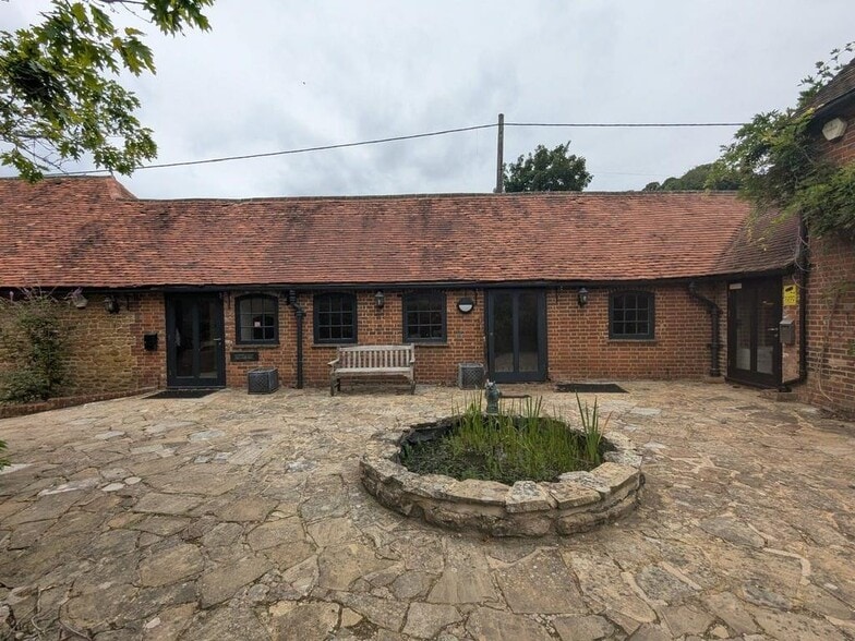 Birtley Rd, Guildford to rent - Building Photo - Image 1 of 6