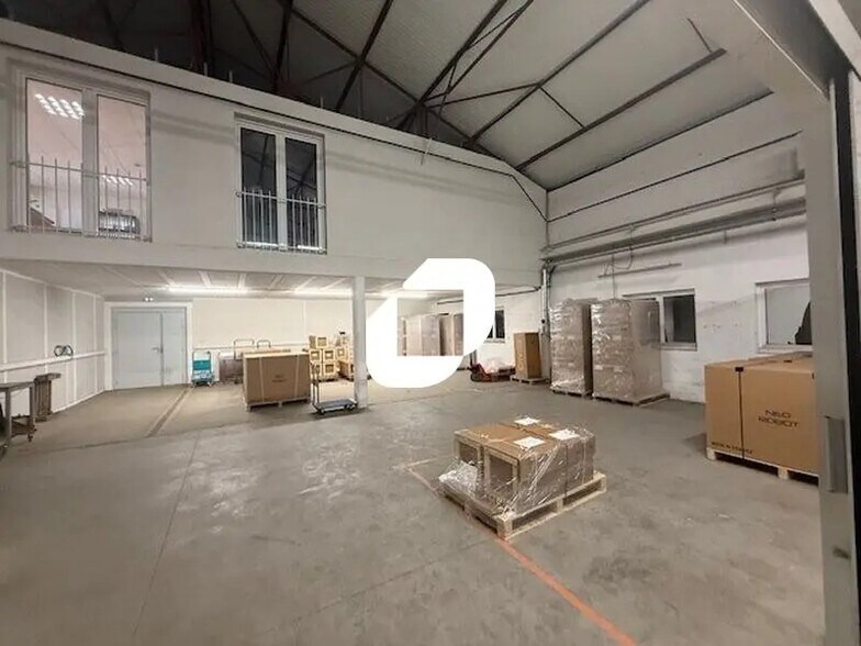 7 Chemin De Saint Hilaire, SAINT-OUEN-L'AUMONE to rent - Interior Photo - Image 2 of 15