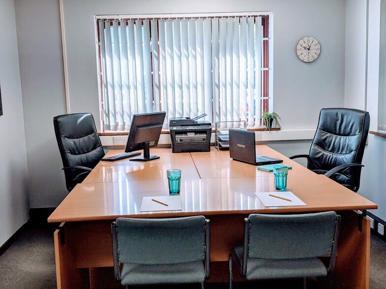 14 Blackstone Rd, Huntingdon for sale - Interior Photo - Image 3 of 11