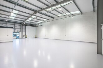 4 Keys Park Rd, Cannock to rent Interior Photo- Image 2 of 4