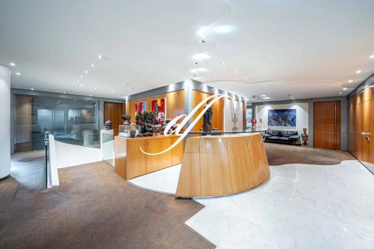 Light Industrial in Saint-Cloud for sale Interior Photo- Image 1 of 6