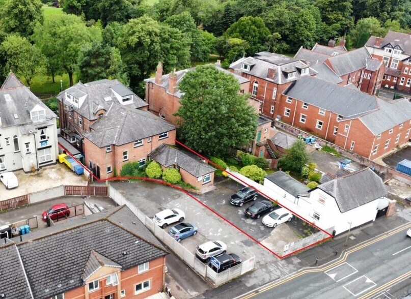 Queens Rd, Oldham for rent - Primary Photo - Image 1 of 9