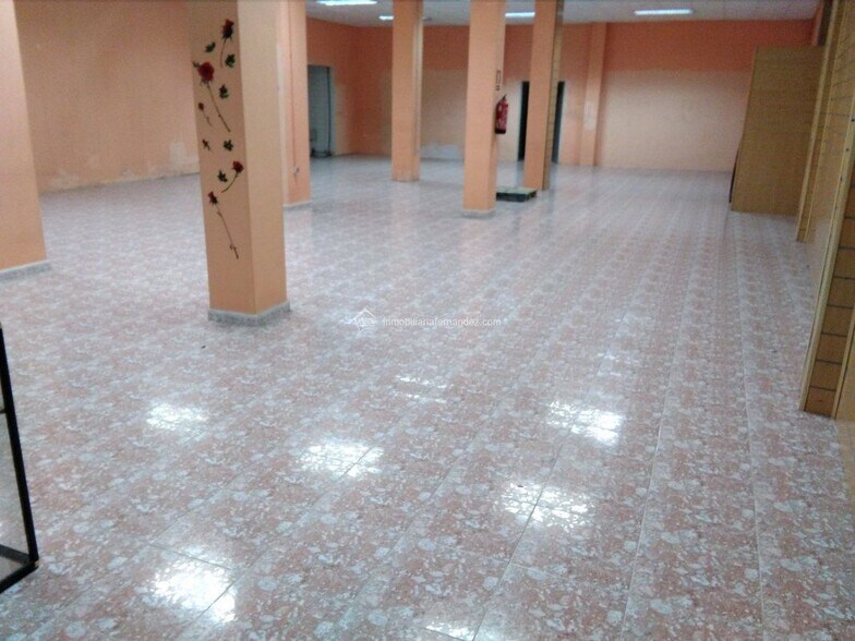 Retail in Cáceres, Cáceres for sale - Interior Photo - Image 2 of 10