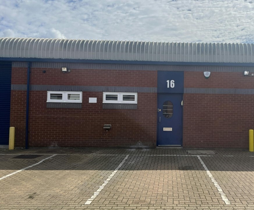 Southern Rd, Aylesbury to rent Building Photo- Image 1 of 3