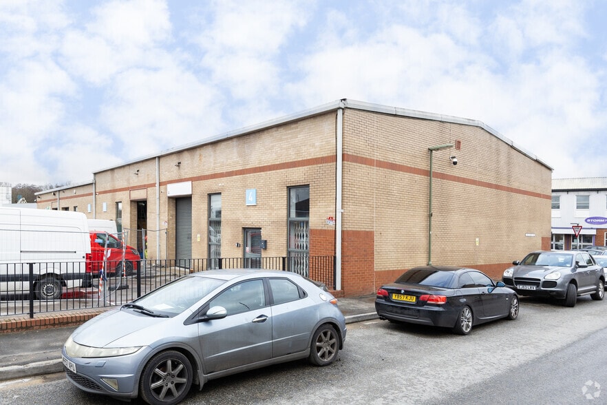 Boundary Rd, Woking to rent - Building Photo - Image 3 of 3
