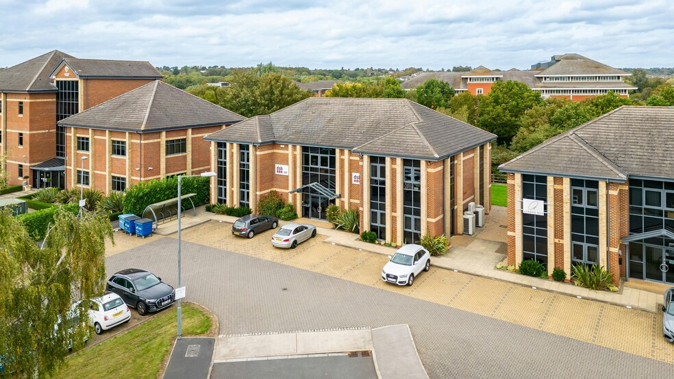 3 Queensbridge, Northampton to rent - Building Photo - Image 2 of 10