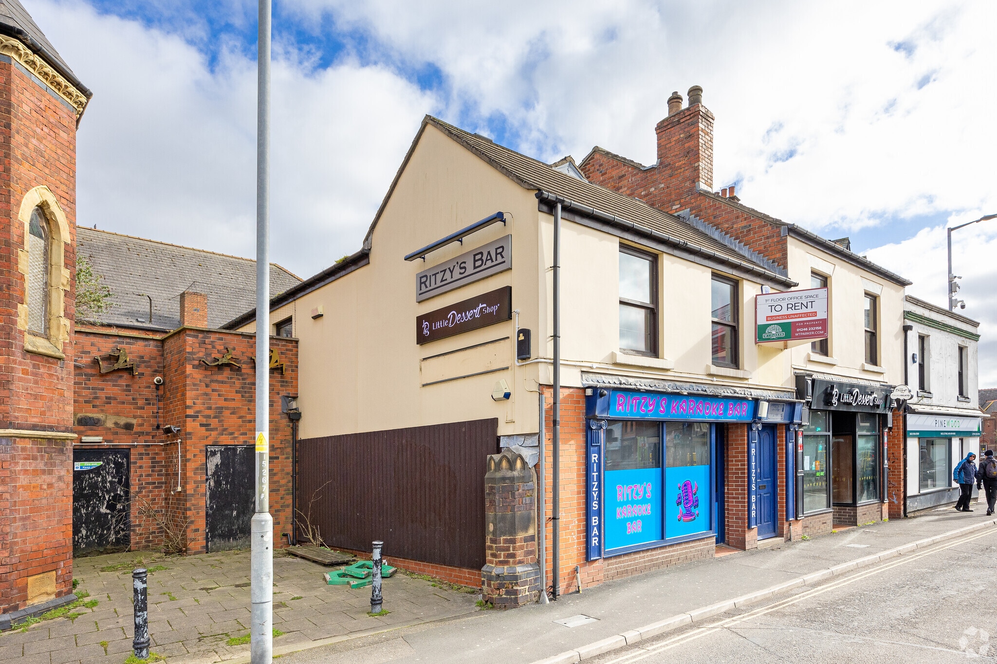 37 Holywell St, Chesterfield to rent Building Photo- Image 1 of 3