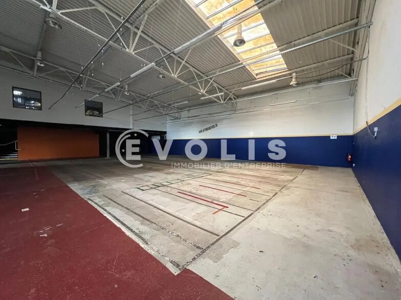 Retail in Pessac to rent - Interior Photo - Image 2 of 8