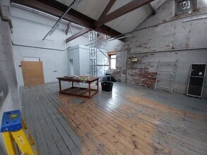 Wood St, Dewsbury to rent Interior Photo- Image 2 of 3