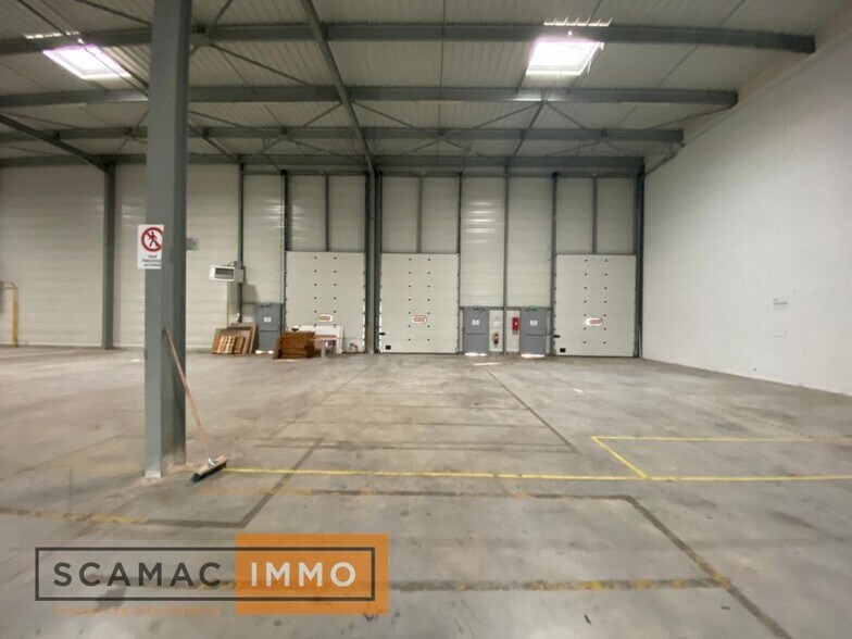 Industrial in Moissy-Cramayel to rent - Interior Photo - Image 3 of 5