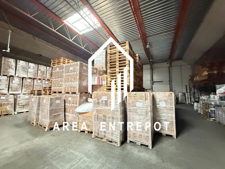 Light Industrial in Vitrolles to rent - Building Photo - Image 3 of 7