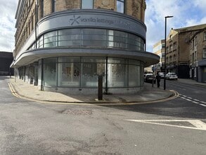 George St, Huddersfield to rent Building Photo- Image 2 of 5