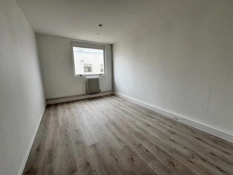 Office in Osny to rent - Interior Photo - Image 3 of 11