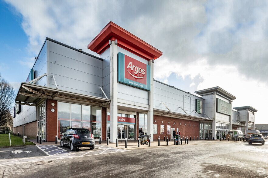 17 Snipe Way, Ashton Under Lyne for sale - Primary Photo - Image 1 of 1