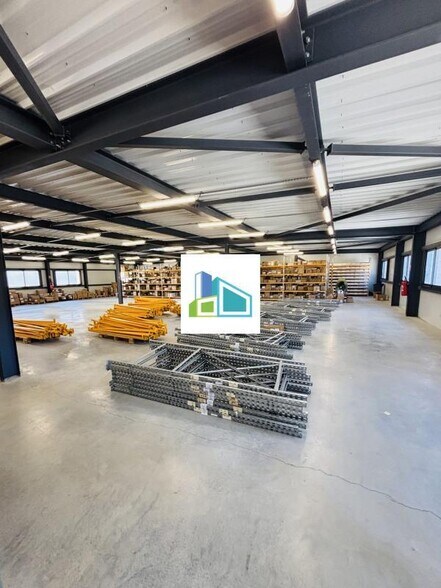 Industrial in La Garde for sale - Interior Photo - Image 2 of 6