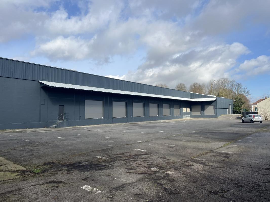 3 Rue Du Stade Sauvanet, Le Mesnil-Amelot to rent Building Photo- Image 1 of 11