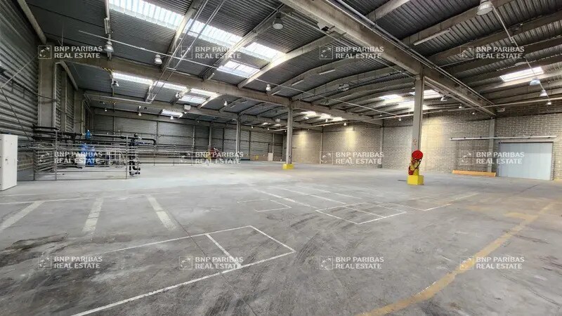 Industrial in Sucy-en-Brie to rent - Interior Photo - Image 1 of 10