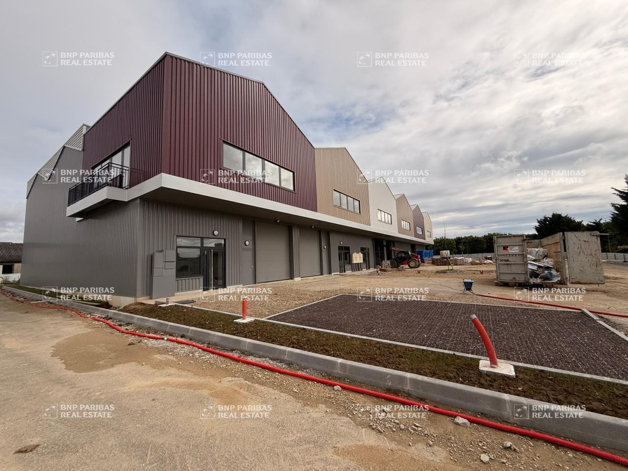 Industrial in Montgeron for sale Building Photo- Image 1 of 7
