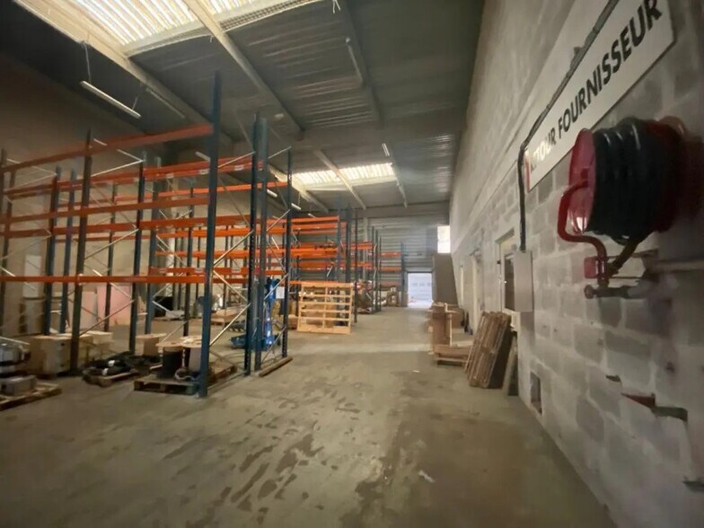 Industrial in Lisses to rent - Interior Photo - Image 2 of 13