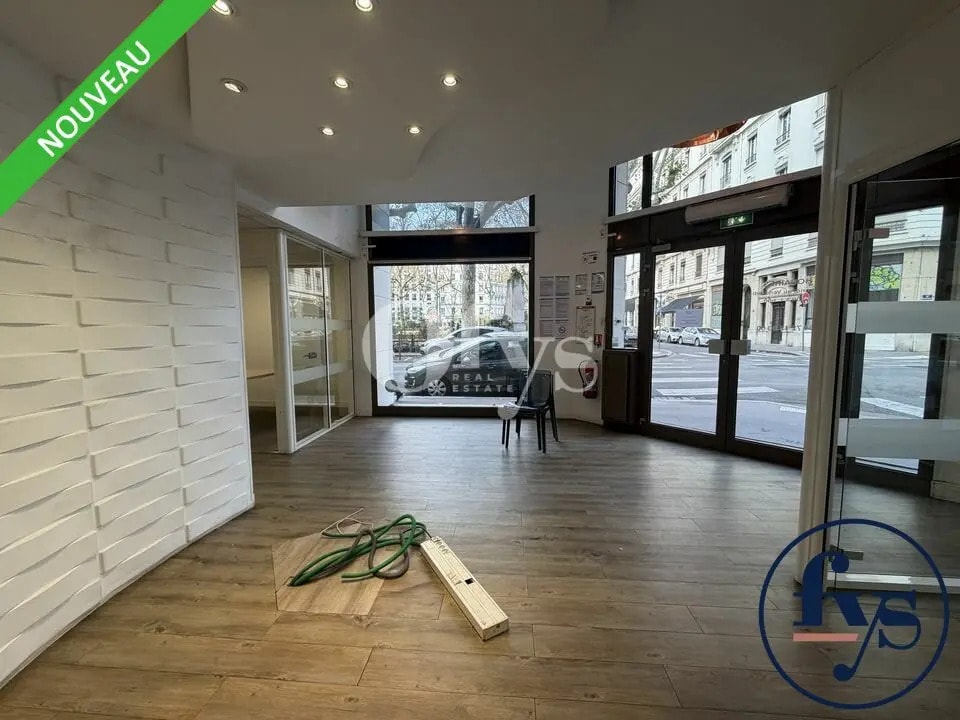 Office in Lyon to rent Building Photo- Image 1 of 4