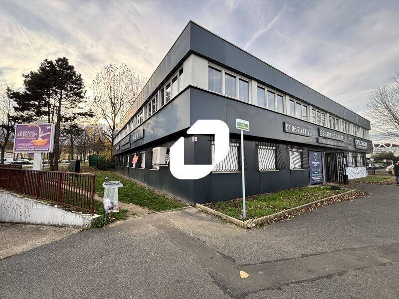 Office in Grigny to rent Building Photo- Image 1 of 10