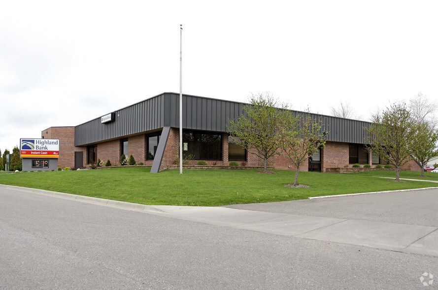 701 SE Central Ave E, Saint Michael, MN for sale - Primary Photo - Image 1 of 2