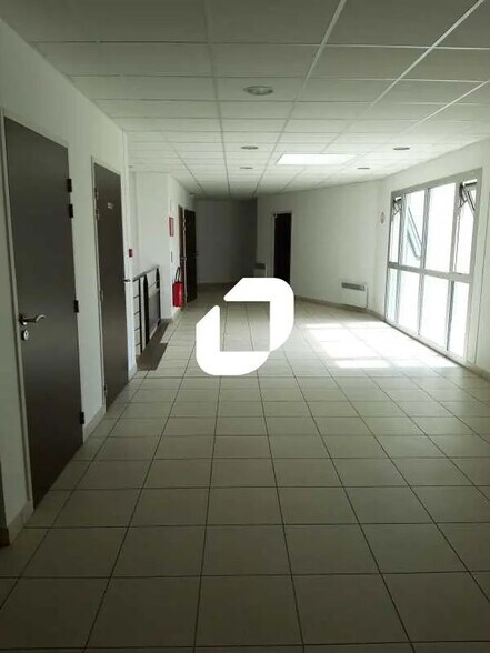 25 Rue De Schio, Grigny to rent - Building Photo - Image 3 of 19