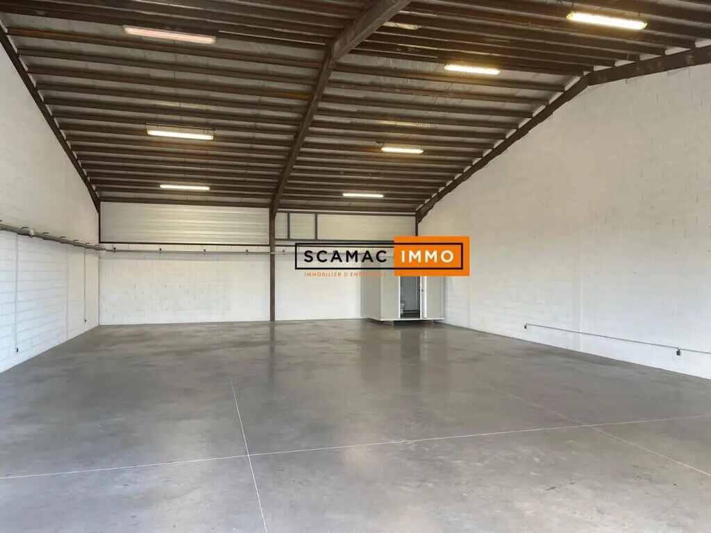 Location Entrepôt 250 m² - Photo 1