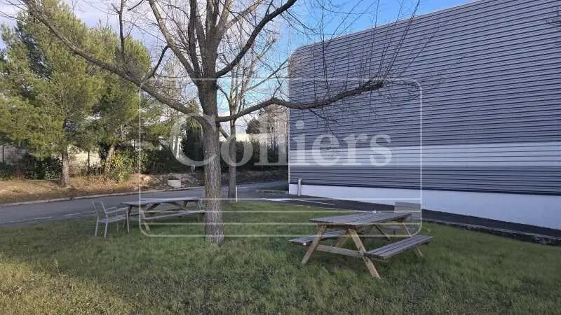 Light Industrial in Aix-en-Provence to rent - Building Photo - Image 3 of 5