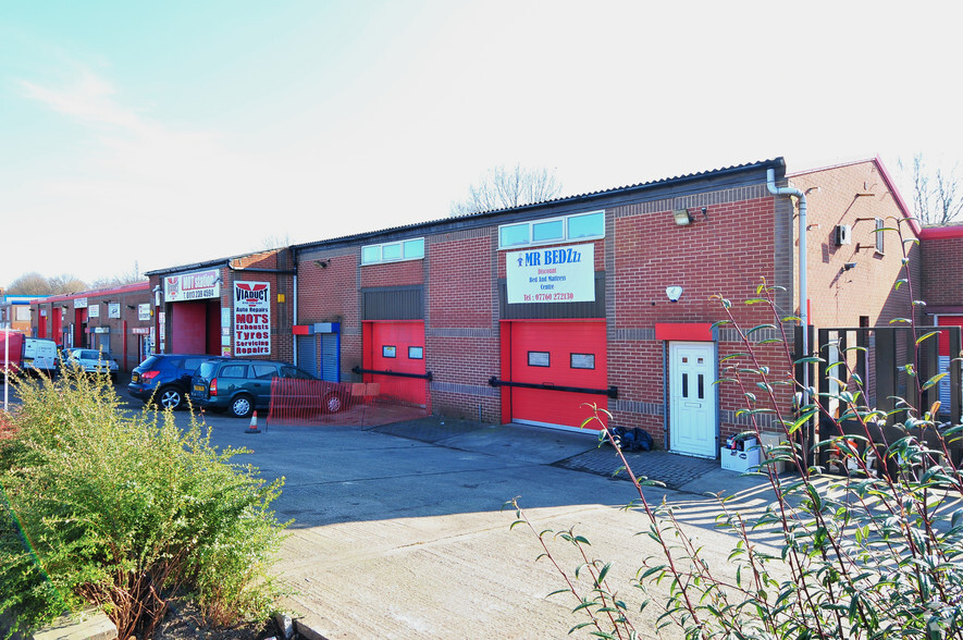 573-587 Stanningley Rd, Leeds for rent - Building Photo - Image 3 of 5